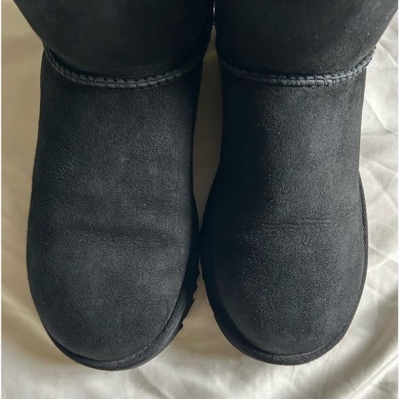 UGG Black Arielle Boots: Size 7 - Picture 4 of 12